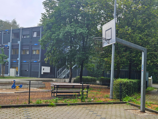 Der Basketballkorb in der Unterkunft Kiwittsmoor.