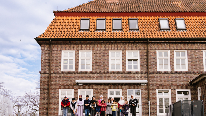Familien auf der Terrasse des Hauses 