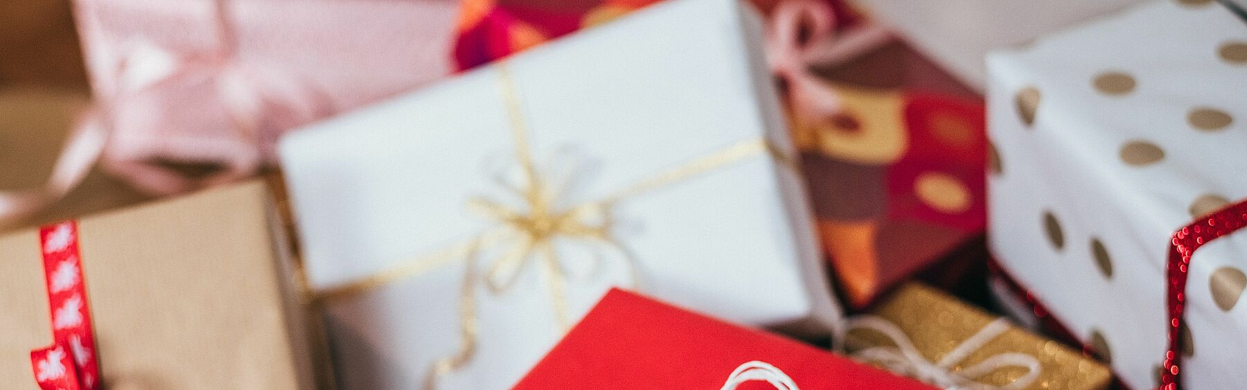 Geschenke  – Christmas photo created by Racool_studio – www.freepik.com