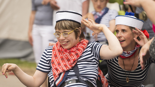 Eine Darstellerin des Tanztheaters Locavida auf der Bühne