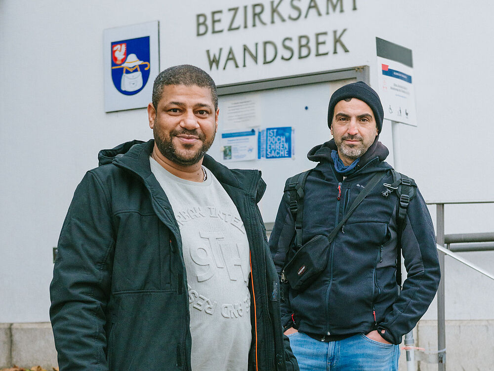 Bewohner mit Mitarbeiter vom Projekt Rückenwind Klient mit Mitarbeiter vom Projekt Rückenwind