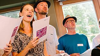Ein Chor singt