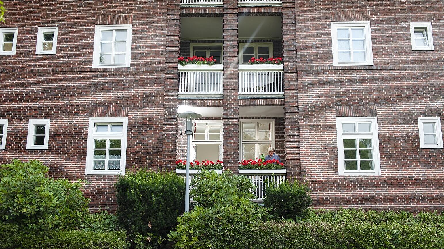 Man sieht das denkmalgeschützte Gebäude von außen 