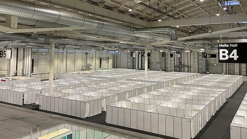 Ein Blick auf die Messehalle 