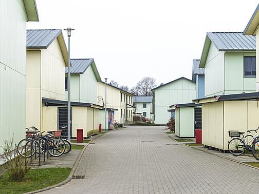 Eine Wohnunterkunft mit vielen Häusern