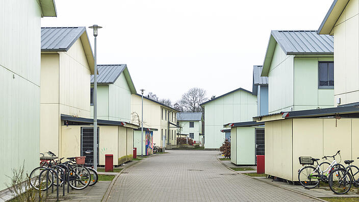 Eine Wohnunterkunft mit vielen Häusern